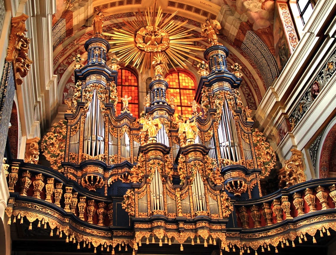 Organy w Świętej Lipce