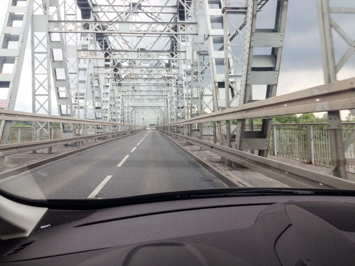 Mkniemy przez most na drugą stronę Wisły.