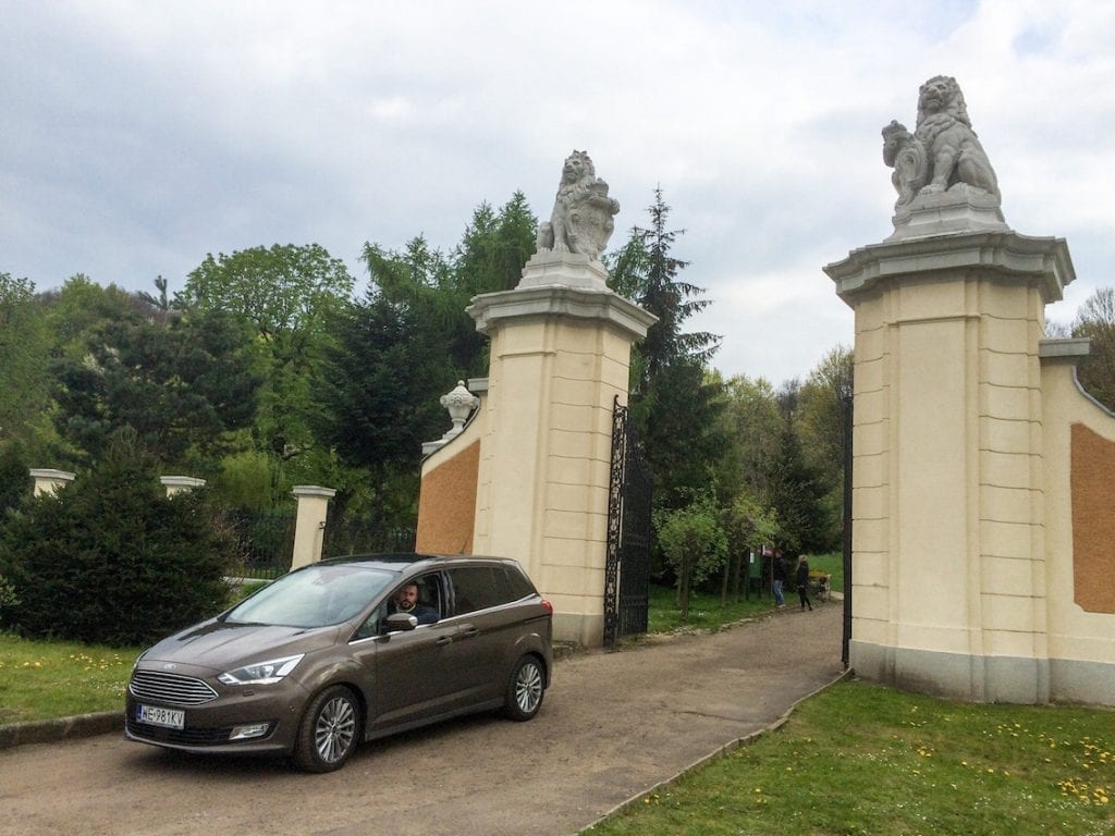 Boczna brama do zamku Książ.
