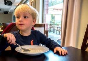 co zrobić, by dziecko jadło mniej słodyczy – sposób ze skandynawii