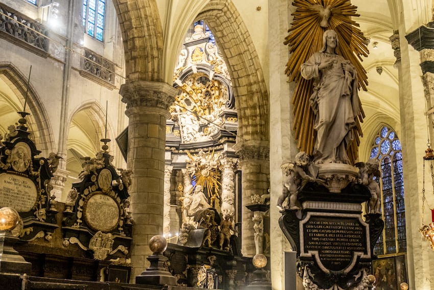 Kościół św Jakuba jest pięknym przykładem baroku. Antwerpia