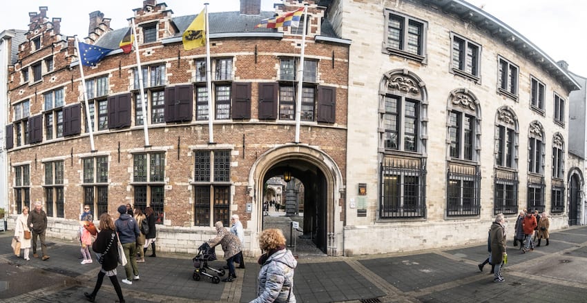 Dom Petera Paula Rubensa  (Rubenshuis) przy zaułku Warpen 9-11 w sercu miasta.